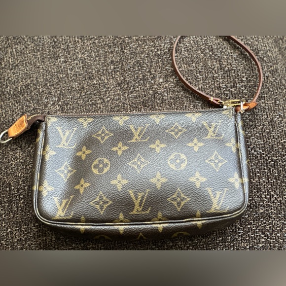 Authentic LV pochette - Picture 3 of 12